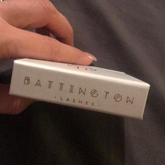 False lashes - Picture 3 of 3